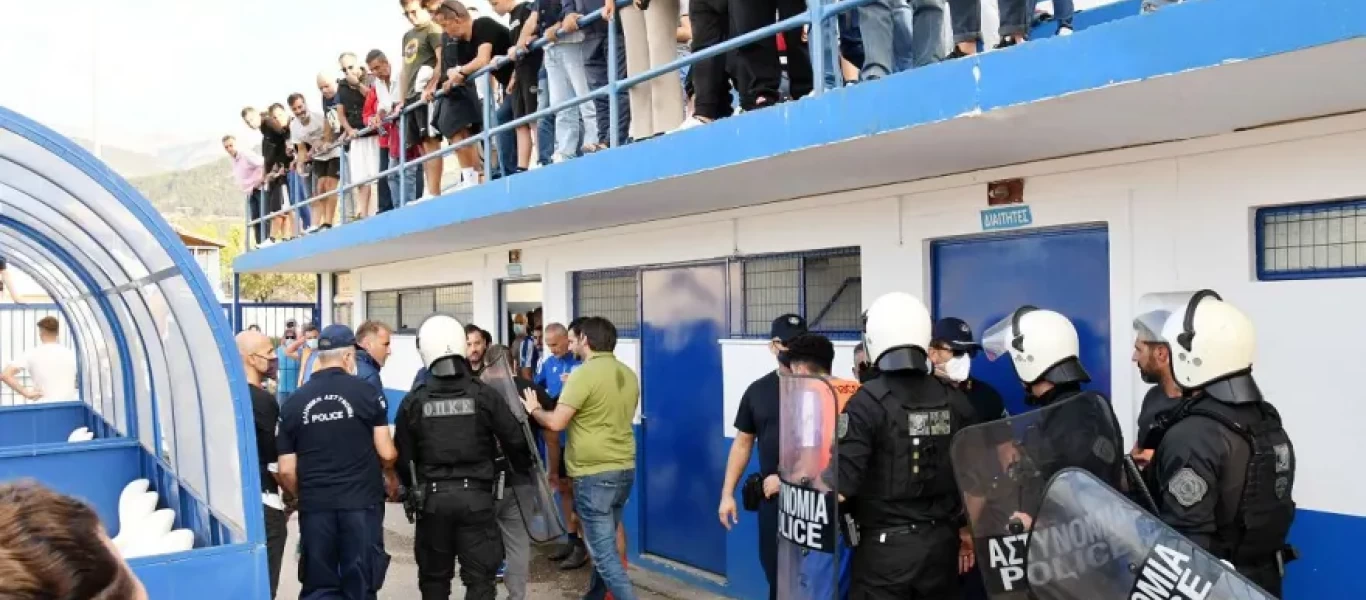 Επεισόδια στον αγώνα Κυπέλλου Παναχαϊκή-Αιγάλεω - Τραυματίστηκε από κροτίδα ο προπονητής Χαραλαμπίδης